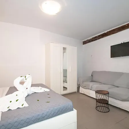 Valia - Old Town Apartment