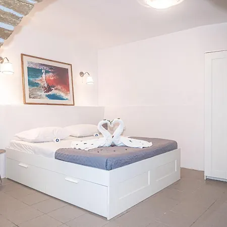 Valia - Old Town Apartament *